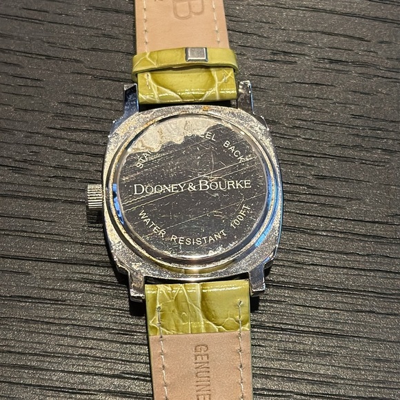 Dooney and Bourke Women’s Wrist Watch Genuine Leather Stainless Steel - Picture 4 of 4